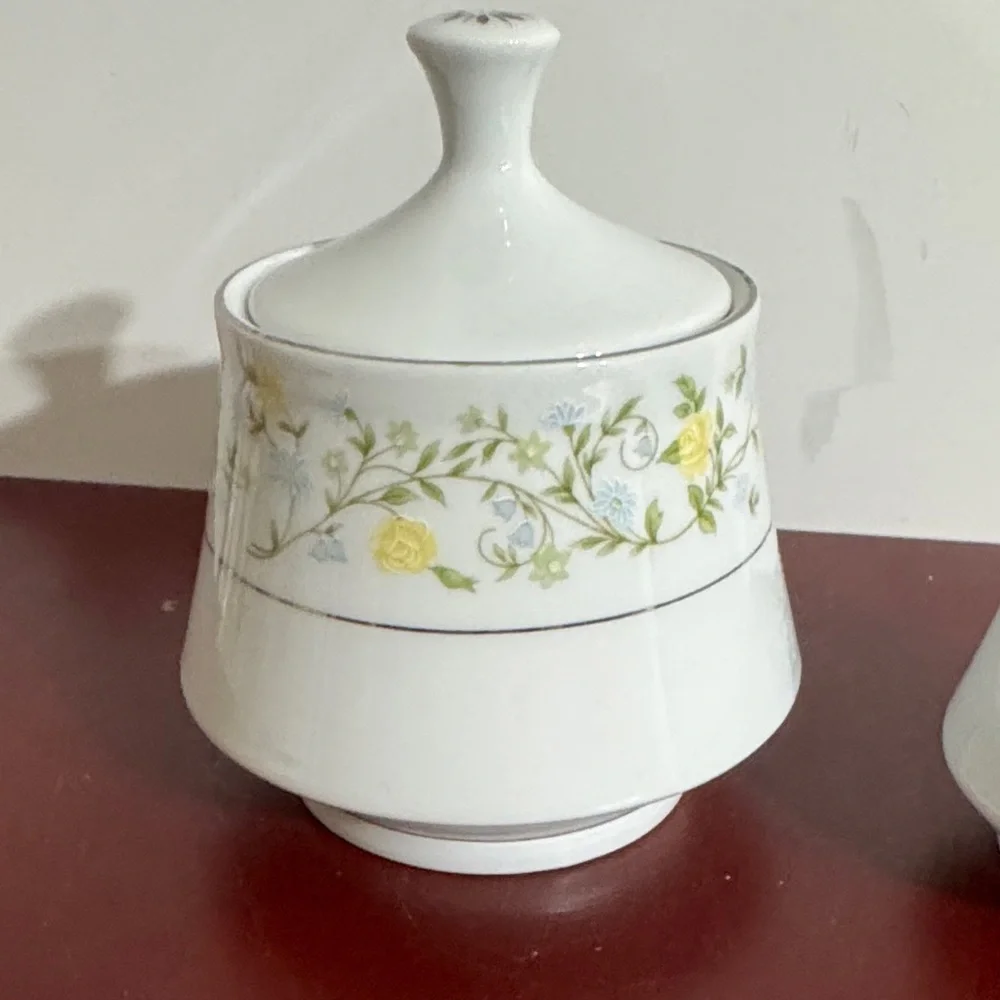 Crown Ming Fine China sugar bowl and creamer set